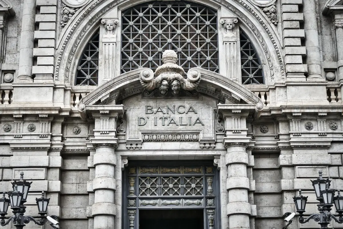 Quanti conti correnti puoi avere in banca? Ecco il limite massimo e quando rischi
