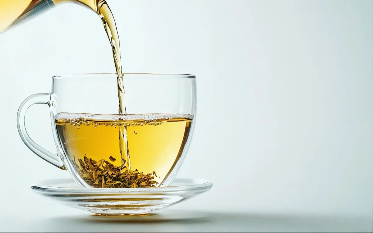 Bevi tè verde ogni giorno? Ecco cosa succede davvero al tuo fegato