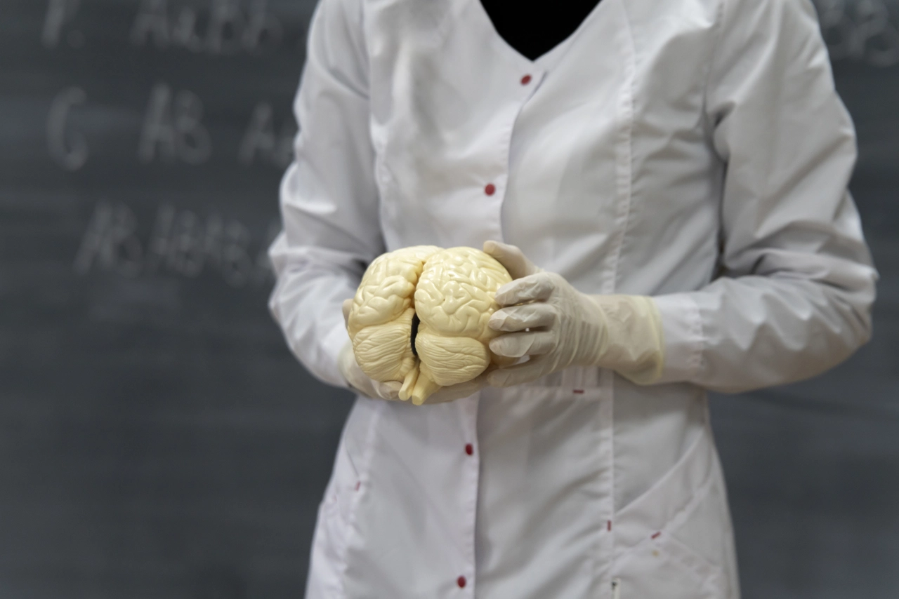 Chi è più a rischio di sviluppare un tumore al cervello? Ecco i fattori di rischio