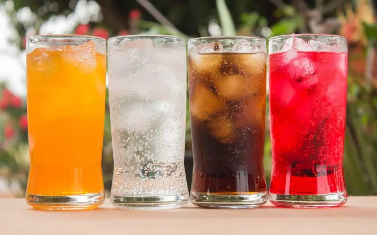 Bevande gassate e caffeina: ecco la quantità nascosta che non ti aspetti di assumere